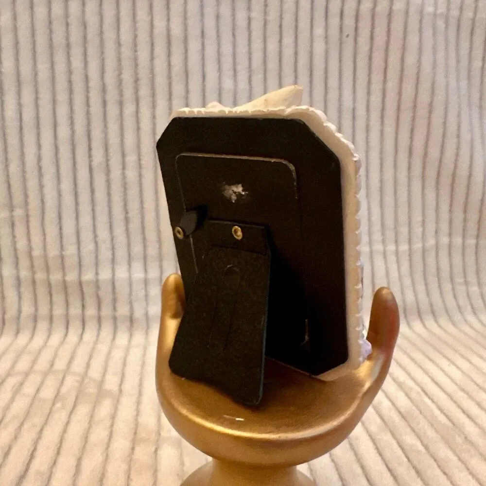 Vintage 1980s shabby chic 3D resin miniature picture frame